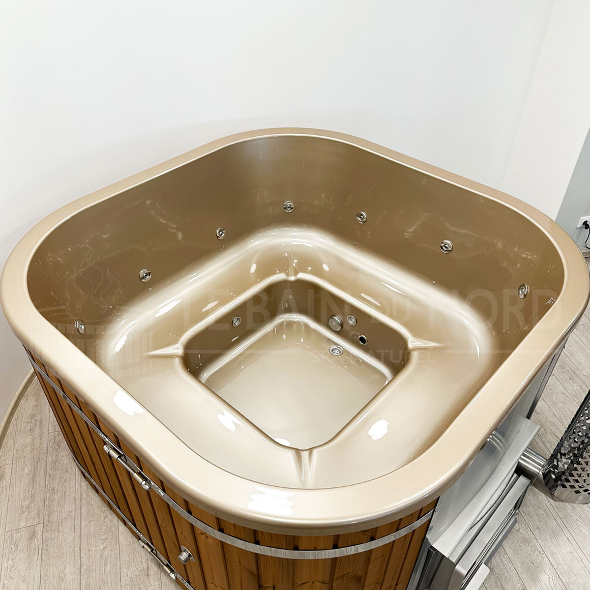 Bain-nordique-carre-interne-pano-7